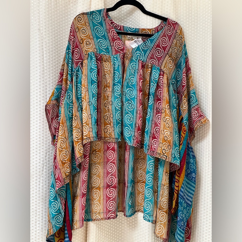 NWT “SOLD OUT STYLE” Kantha Bae Gold Dust Crop Top O/S